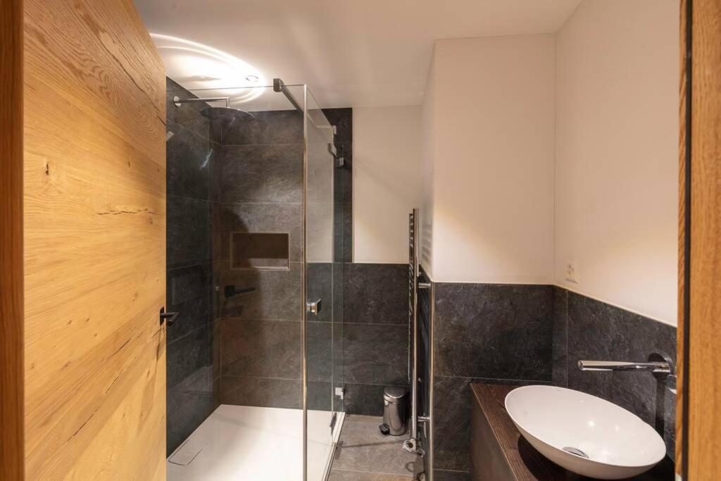 Exklusives Chalet Mit Traumhafter See- Und Bergsicht Зелисберг Экстерьер фото